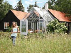 Отель Peaceful Cottage in Askeby with Terrace  Аскебю